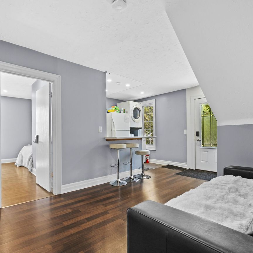 For Lease - 933 6 Highway Unit# 2nd Level, Hamilton, Ontario - Photo 1