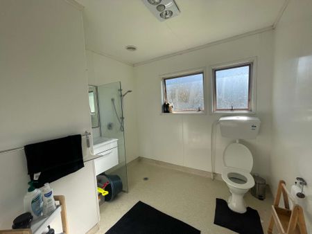 Private 2 bedroom unit in a quiet street - Photo 2