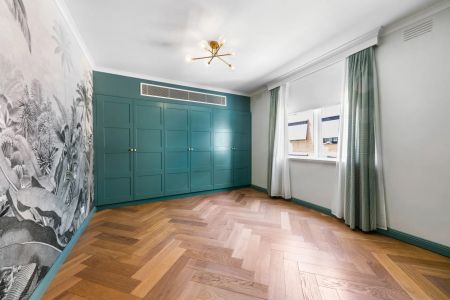 Stylish, Renovated Retreat - Photo 3