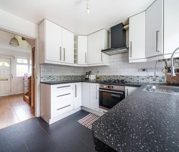 3 bedroom terraced house to rent - Photo 3