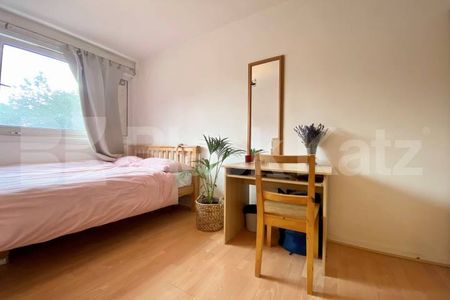 Duplex apartment in Mid-Century development - Photo 2