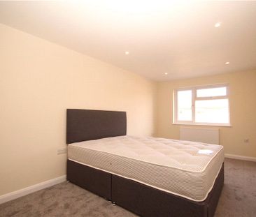 Blackwell Avenue, Guildford, Surrey, GU2 8LU - Photo 4