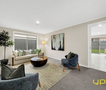 Don’t miss this stunning family rental in Lynbrook! - Photo 1