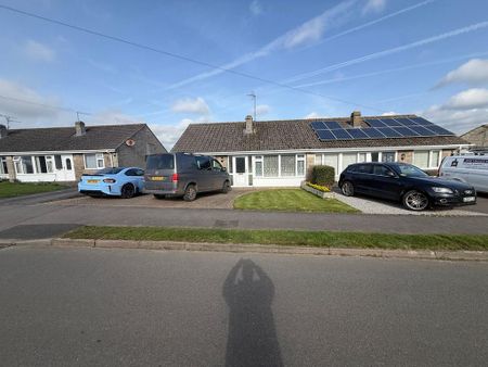 2 bedroom semi-detached bungalow to rent - Photo 3