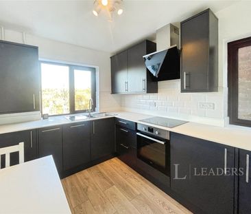 2 bedroom house to rent White Hedge Drive, St. Albans, AL3 - Photo 5