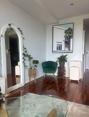 Sandringham - Photo 1