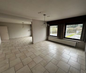 Ruim appartement met 3 slaapkamers boven handelszaak, vlot bereikba... - Photo 1