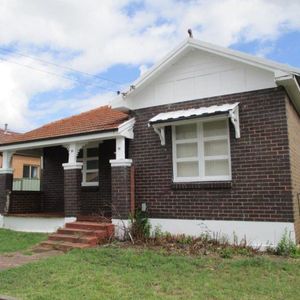 Cozy Family Home - Photo 3