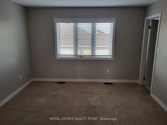 Condo Townhouse For Lease | E9010328 - Photo 1