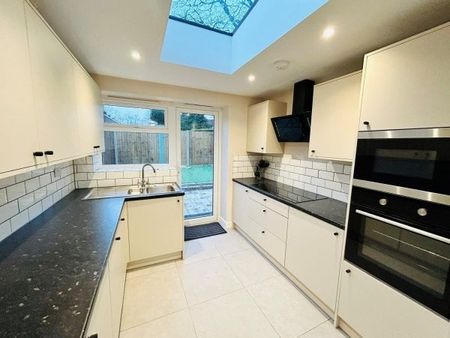 Gossops Green 0 bedroom house share to rent - Photo 3