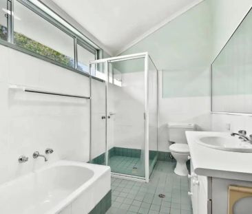 Perfectly Positioned Townhouse Near the Beach (4 Month Lease Only -... - Photo 5