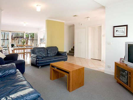 Unit 2, 73 Yarra Street, Heidelberg, VIC - Photo 2