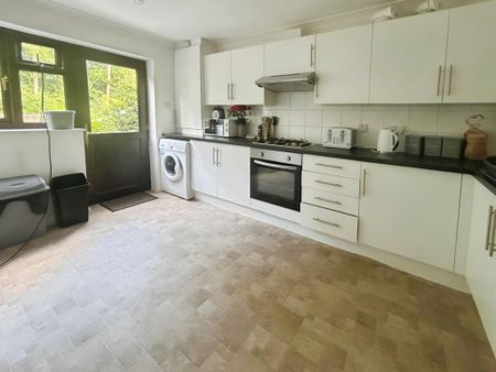 2 bedroom semi-detached house to rent - Photo 3