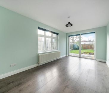 3 bedroom terraced house to rent - Photo 2