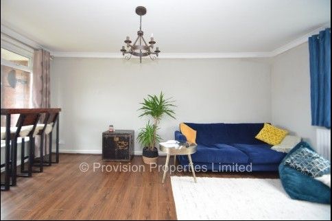 2 Bedroom Flat Foxhill Court Weetwood - Photo 1
