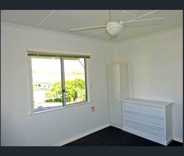 Central Caloundra, newly renovated unit. - Photo 1