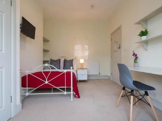 5 bedroom house to rent - Photo 1