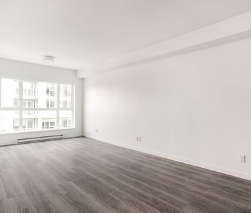 537 Foster Avenue, Coquitlam - Photo 1