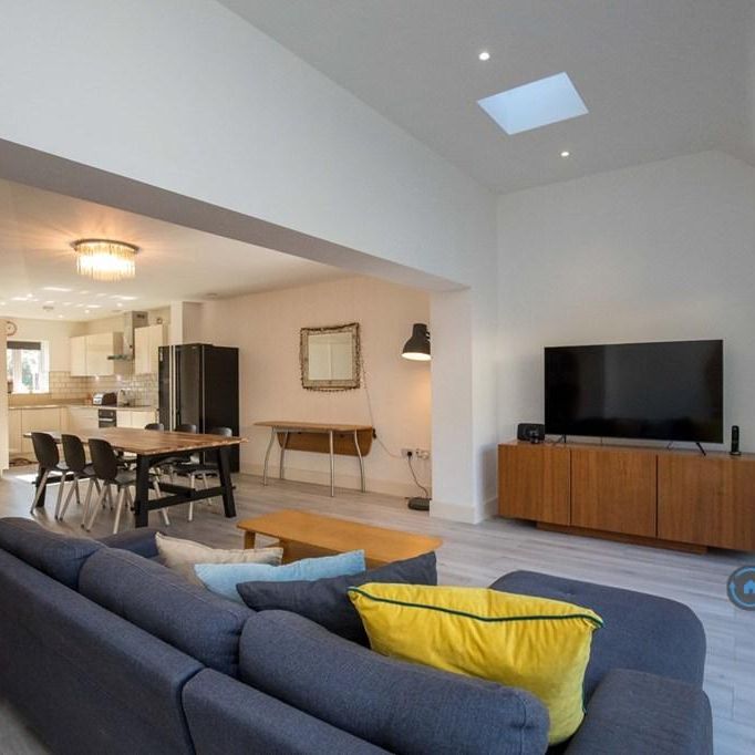 4 bedroom semi-detached house to rent - Photo 1