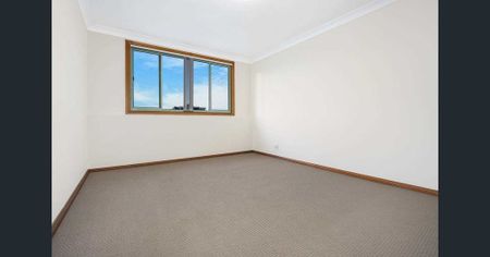 Spacious 3-Bedroom Apartment in Prime Wollongong Location - Photo 5