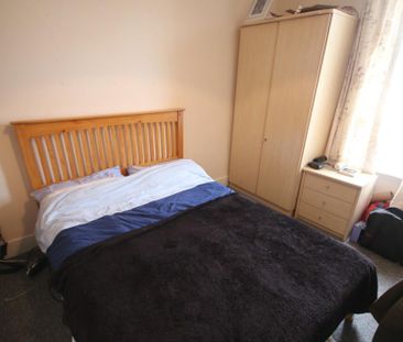 4 bedroom terraced house to rent - Photo 2