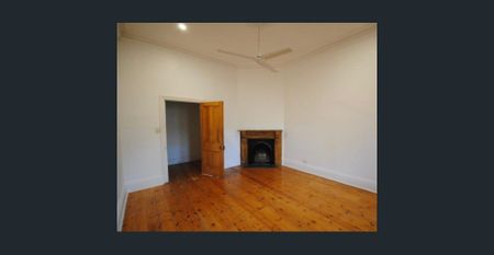 Spacious renovated single fronted 1900 cottage - Photo 2