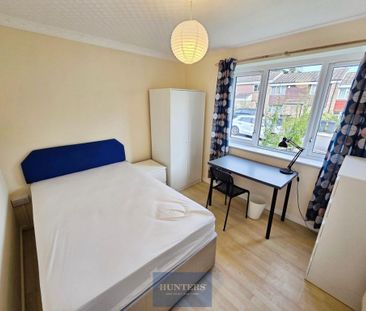 3 bedroom flat to rent - Photo 2