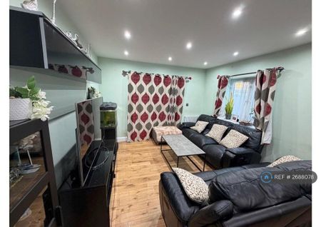 2 bedroom maisonette to rent - Photo 2