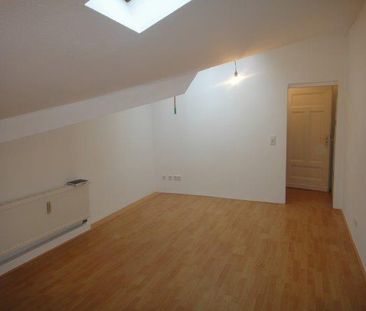 Charmante, gemütliche 2,5-Zimmer-Altbau-DG-Wohnung in Rheinnähe für... - Photo 4