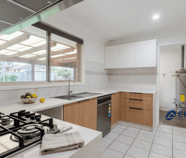 Just Renovated! - Photo 6