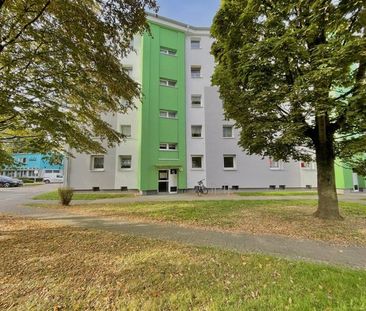 Praktisch geschnittene 2,5-Zi.-Wohnung mit Balkon! - Photo 1