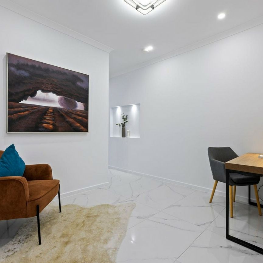 Sophisticated Newly Built Home - Photo 1