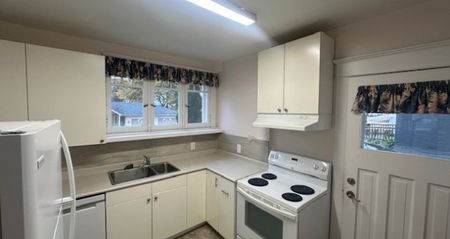 35 William St Orillia | $1950 per month | Plus Hydro - Photo 4