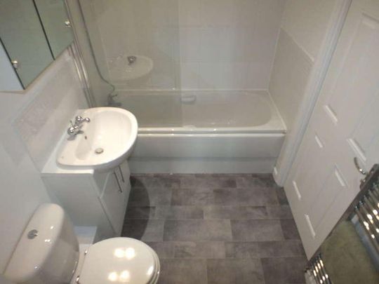 Pascal Crescent, Shinfield, RG2 - Photo 1