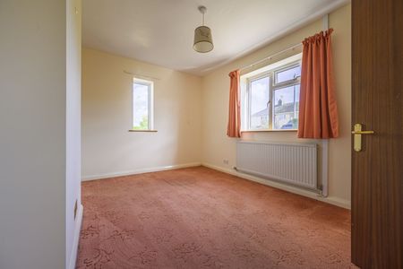 3 Bedroom - Photo 2