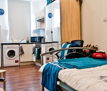 Flat 2, 30 Kelso Road, LS2 9PR, Leeds - Photo 3