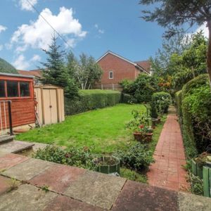 3 Bed Terraced House, Staines Road, IG1 - Photo 2