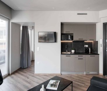 Bright 1BR Apartment at WYZ Athens - Photo 6