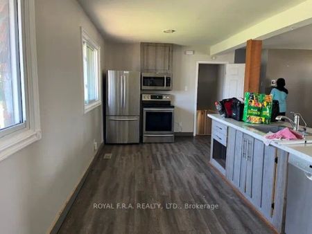 Detached Home For Lease | S9018349 - Photo 3