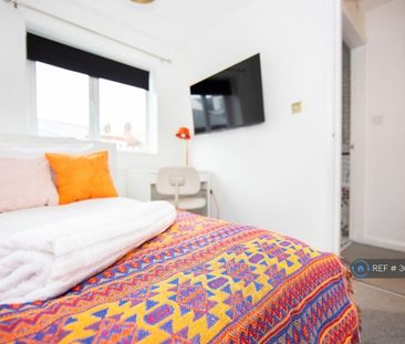 3 bedroom semi-detached house to rent - Photo 4