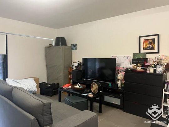 Ground floor with courtyards - Photo 1