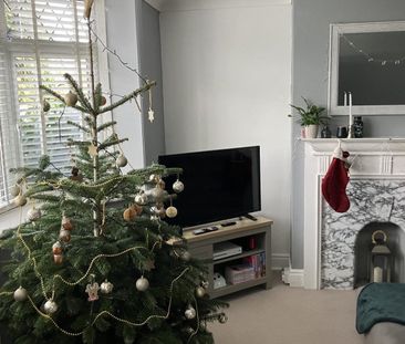 George V Avenue, Worthing, West Sussex - Photo 2