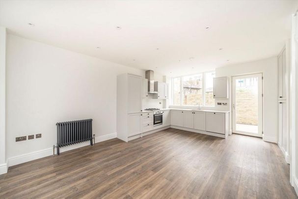 3 bedroom end of terrace house to rent - Photo 1