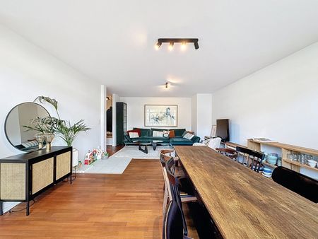 Lichtrijk appartement met groot terras aan Gent-Sint-Pieters - Photo 2