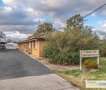 Two bedroom, bright unit must be inspected today! - Photo 2