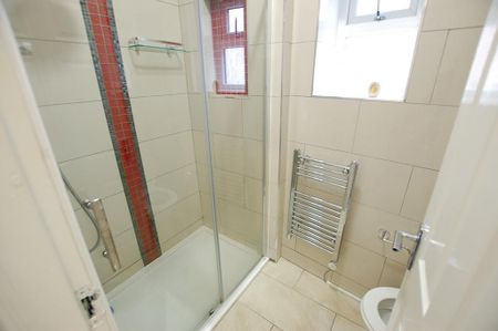 1 bedroom in a house share to rent - Photo 4