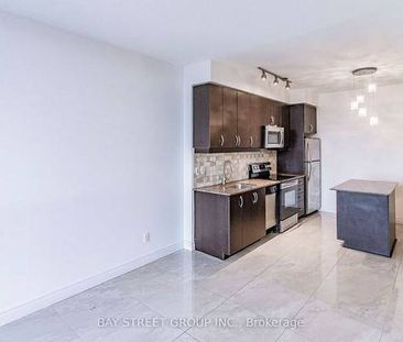 Bayview/Sheppard-Fresh Pt 2Bd+Den Open Plan-Utilities incl Locker&Pkg - Photo 4