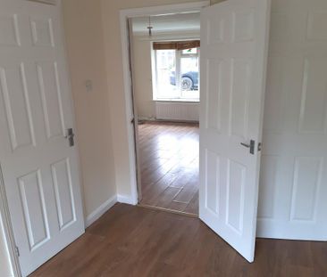 3 bedroom semi-detached house to rent - Photo 2
