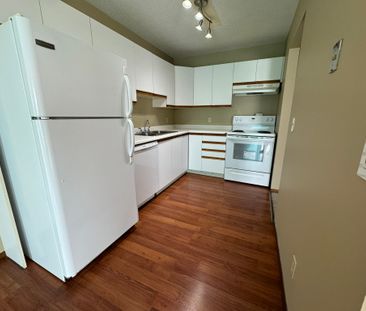 Pet Friendly Townhouse in Clearview! AMAZING VALUE! - Photo 3