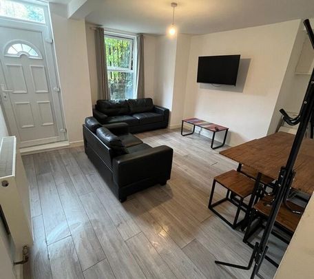 Ebberston Terrace, Hyde Park, Leeds, LS6 1AU - Photo 1